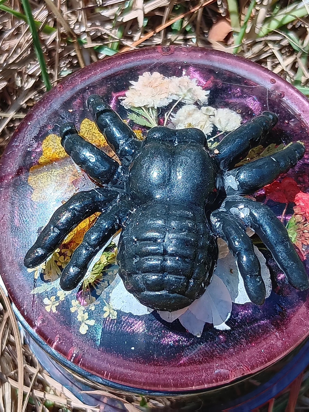 Black Torantula And Flowers Resin Black With Red Trim Jar